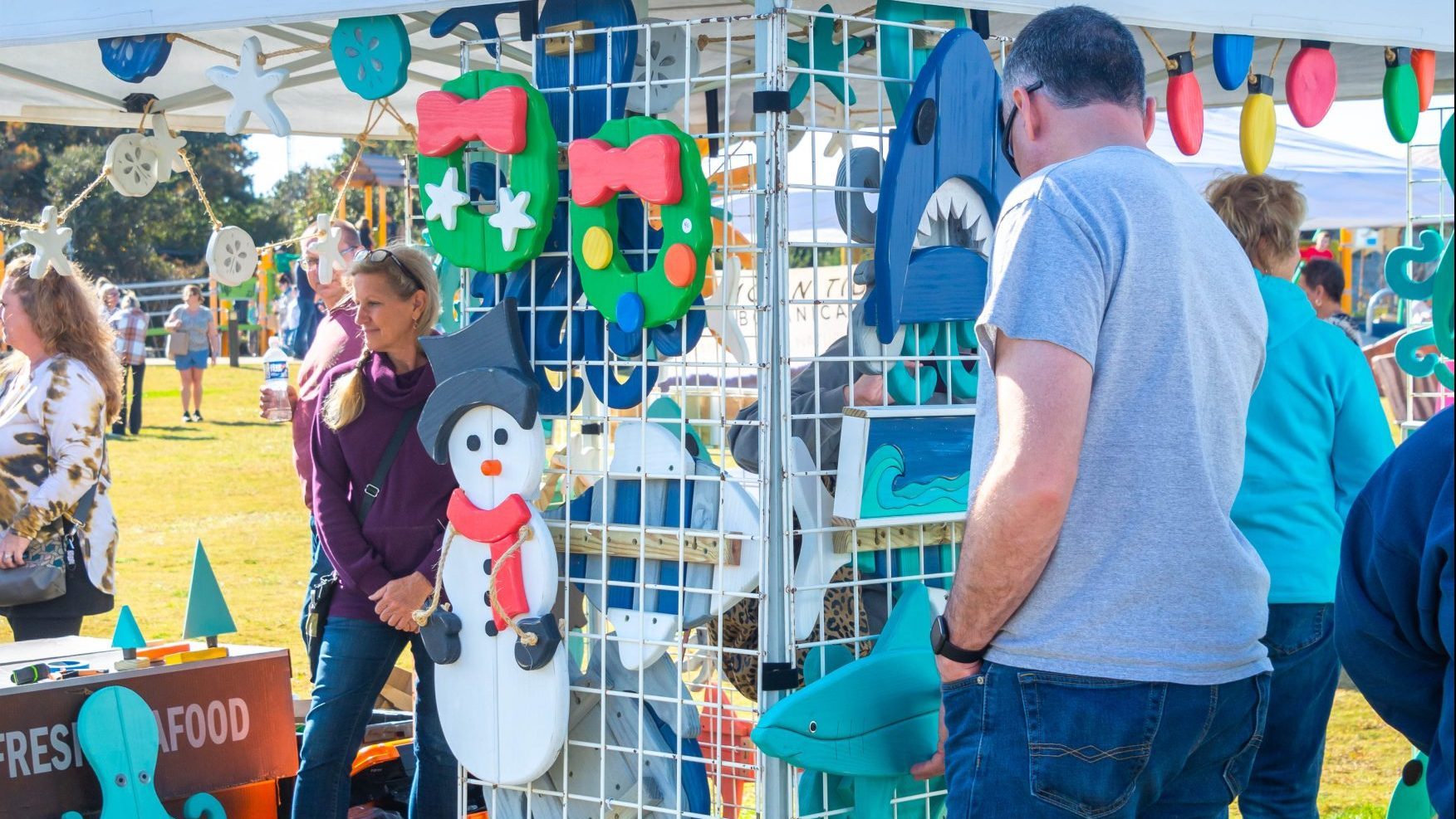 Christmas season in Nags Head includes holiday markets, home and business decorating contests
