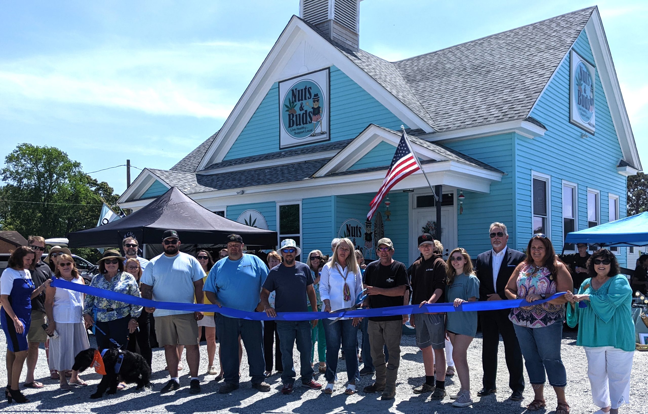 Nuts & Buds celebrates successful grand reopening in new location in Grandy